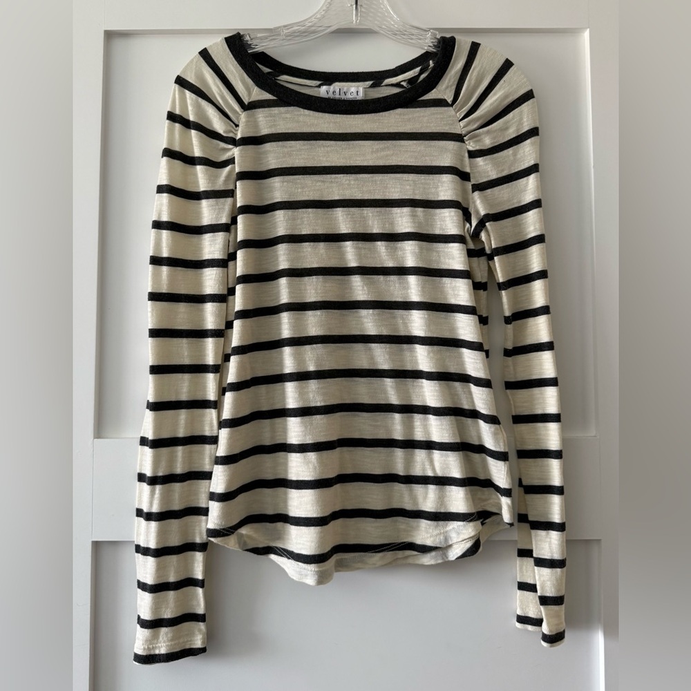 Velvet by Graham and Spencer Black and Cream Striped Long Sleeved Top in Size S